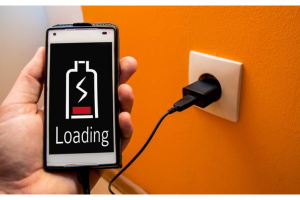 Експерти про причини та рішення проблеми зарядки смартфона
