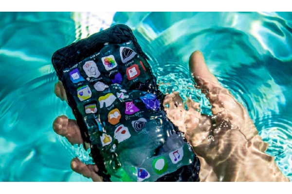 Що робити, якщо телефон упав у воду