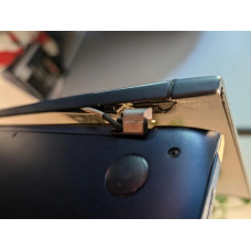 Відновлення кріплень петель ноутбука Asus, UX533F